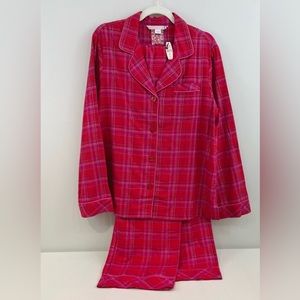Victoria's Secret NWT Plaid Flannel Pajama Set
Pink Red